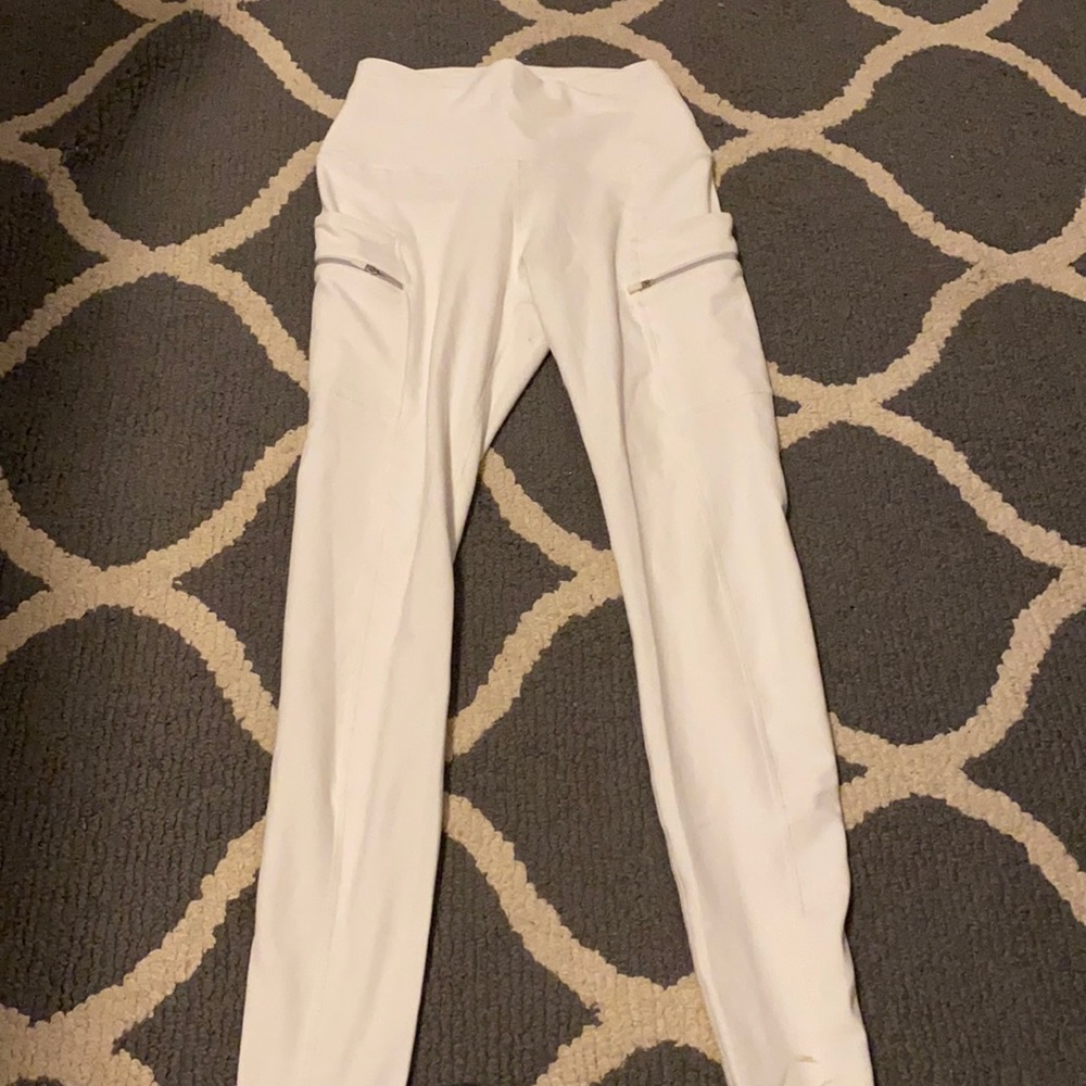 white leggings with pockets
